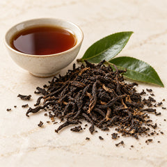 Illustration of loose black tea leaves and brewed tea representing the black tea fragrance note